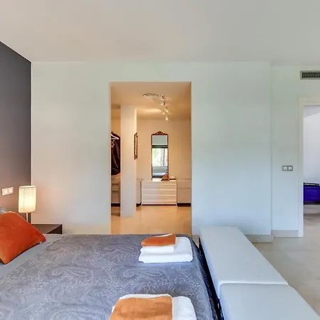 Вилла Vacation I Fuentes, Prime Location, Perfect For Families And Big Groups, Shared Pool *