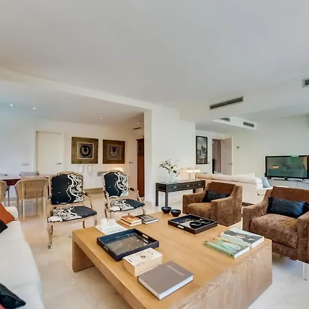 Villa Vacation I Fuentes, Prime Location, Perfect For Families And Big Groups, Shared Pool