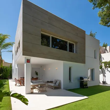Vacation I Fuentes, Prime Location, Perfect For Families And Big Groups, Shared Pool Villa *